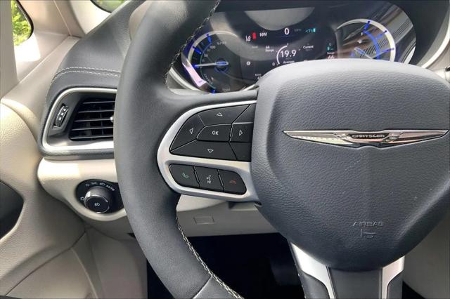 2024 Chrysler Pacifica Hybrid Select