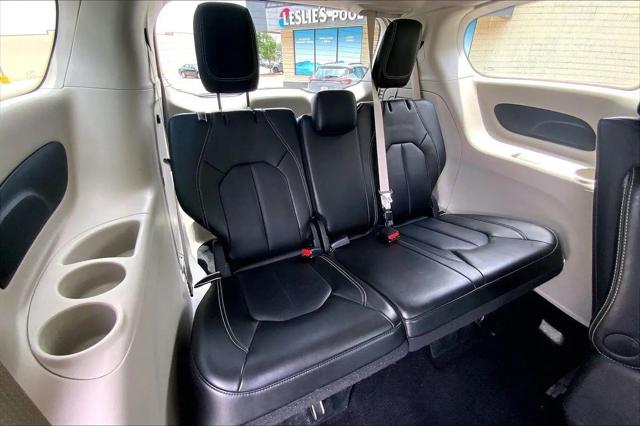 2024 Chrysler Pacifica Hybrid Select