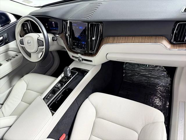 2022 Volvo XC60 B5 Momentum