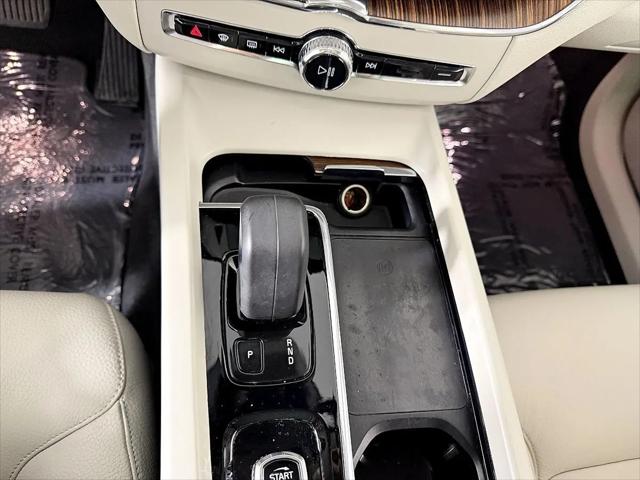 2022 Volvo XC60 B5 Momentum