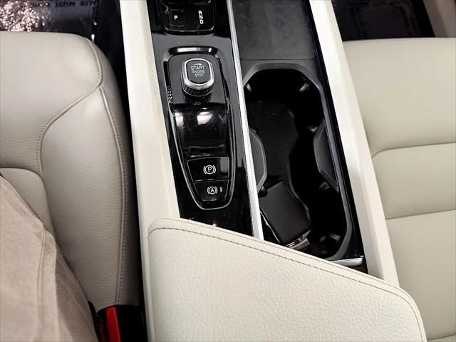 2022 Volvo XC60 B5 Momentum