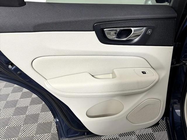 2022 Volvo XC60 B5 Momentum