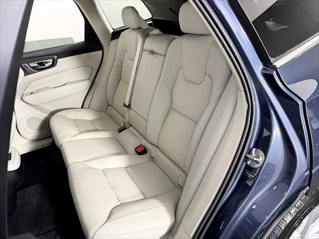 2022 Volvo XC60 B5 Momentum