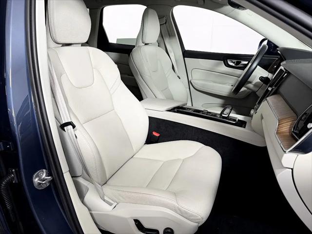 2022 Volvo XC60 B5 Momentum