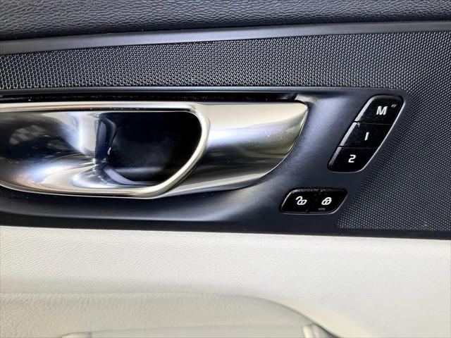 2022 Volvo XC60 B5 Momentum