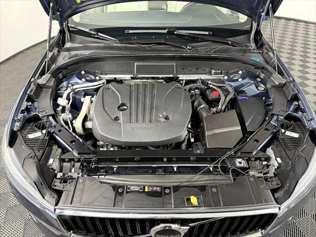 2022 Volvo XC60 B5 Momentum