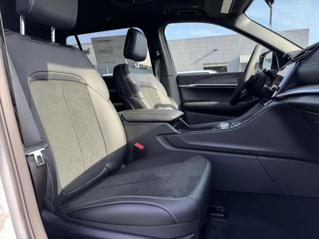 2026 Jeep Grand Cherokee L Altitude 4x4