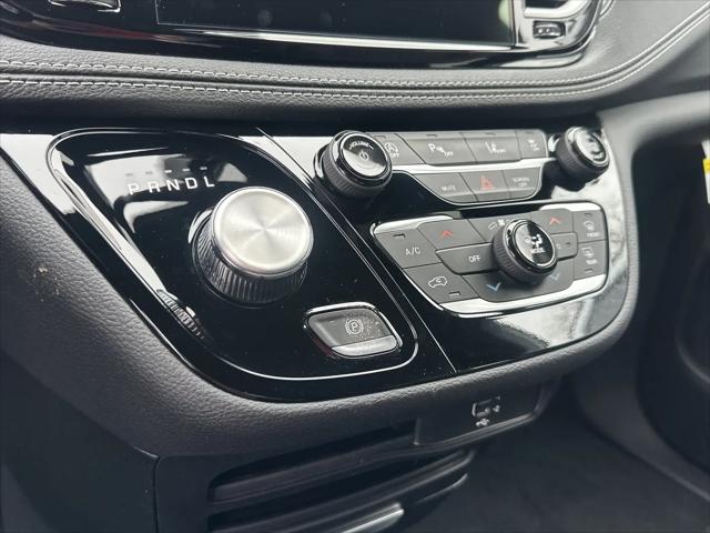 2026 Chrysler Pacifica Select AWD