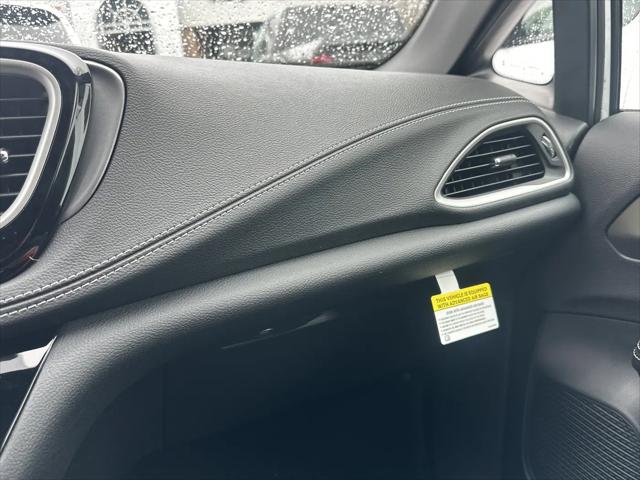 2026 Chrysler Pacifica Select AWD