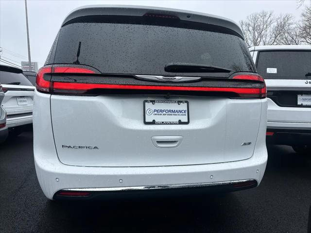 2026 Chrysler Pacifica Select AWD