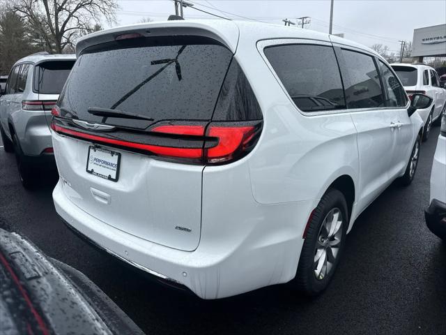 2026 Chrysler Pacifica Select AWD