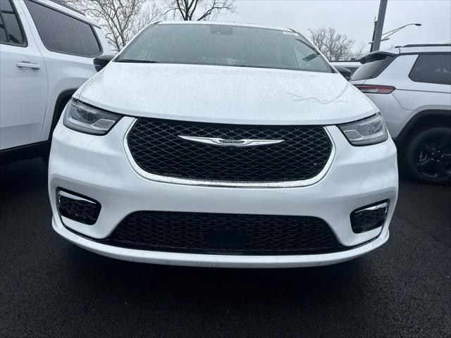 2026 Chrysler Pacifica Select AWD