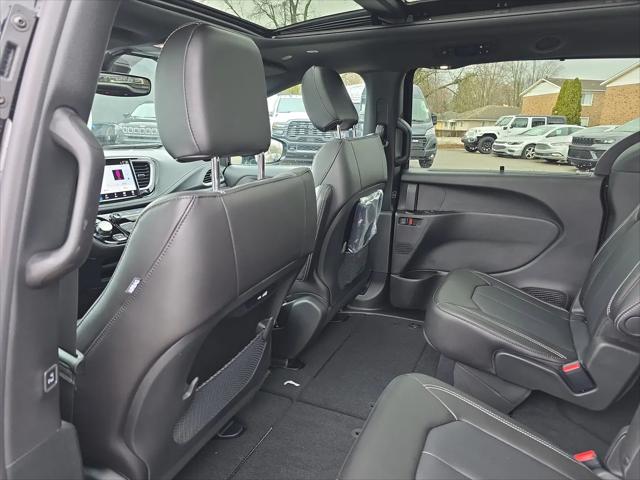 2026 Chrysler Pacifica Select AWD