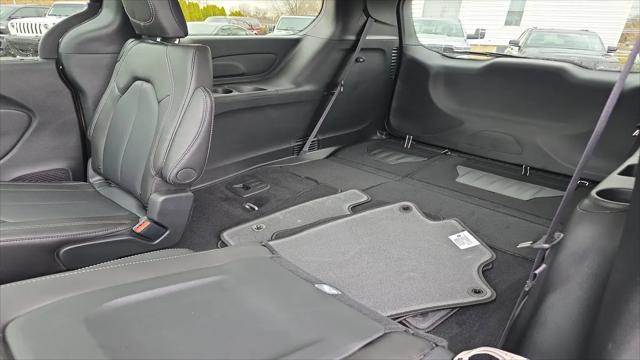 2026 Chrysler Pacifica Select AWD