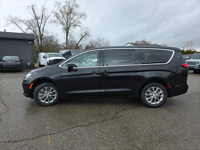 2026 Chrysler Pacifica Select AWD
