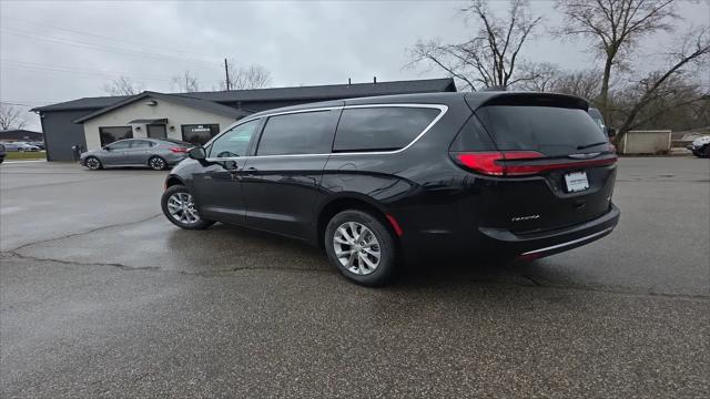 2026 Chrysler Pacifica Select AWD
