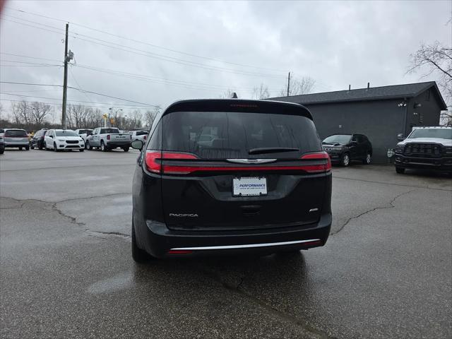 2026 Chrysler Pacifica Select AWD