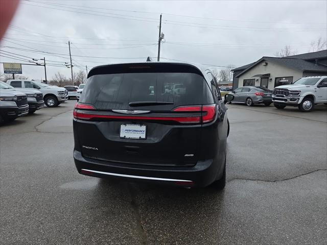 2026 Chrysler Pacifica Select AWD
