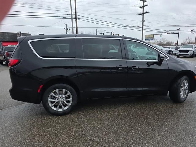 2026 Chrysler Pacifica Select AWD