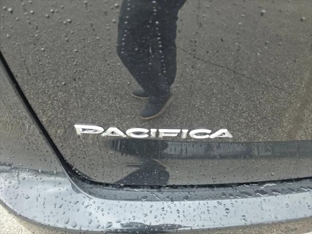 2026 Chrysler Pacifica Select AWD
