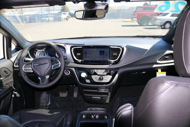 2026 Chrysler Pacifica Select AWD
