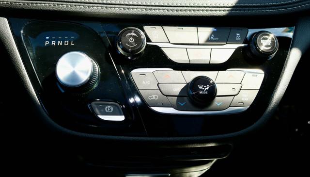 2026 Chrysler Pacifica Select AWD