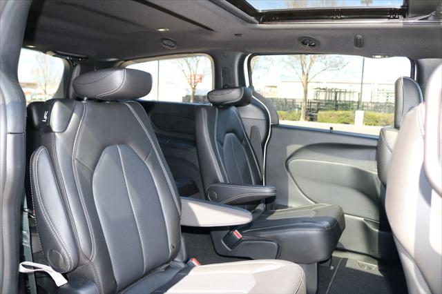 2026 Chrysler Pacifica Select AWD