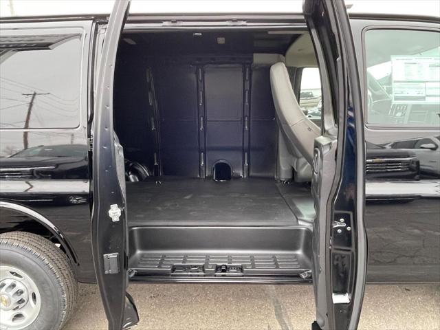 2026 Chevrolet Express Cargo Van 2500 Regular Wheelbase, WT, RWD