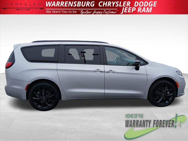 2026 Chrysler Pacifica Select AWD