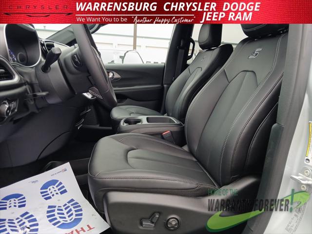 2026 Chrysler Pacifica Select AWD