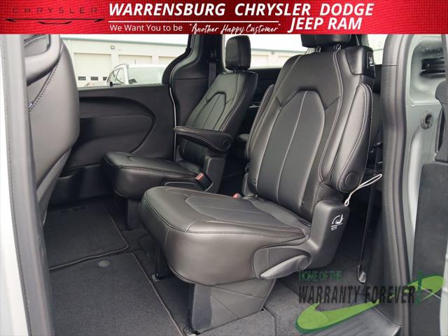 2026 Chrysler Pacifica Select AWD