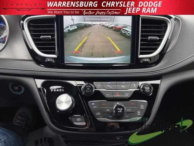2026 Chrysler Pacifica Select AWD