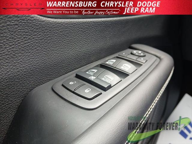 2026 Chrysler Pacifica Select AWD