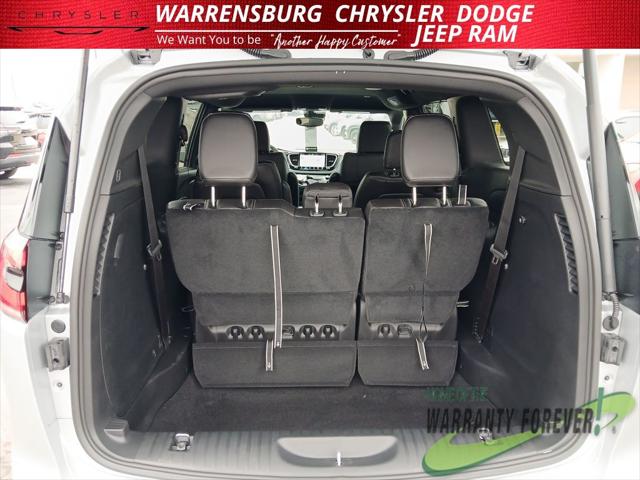 2026 Chrysler Pacifica Select AWD