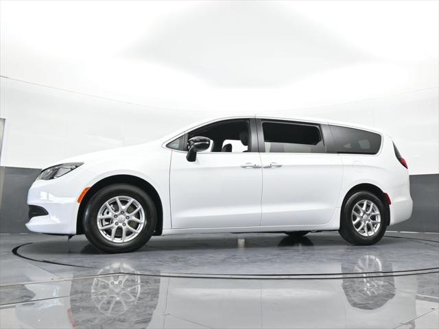 2026 Chrysler Voyager LX