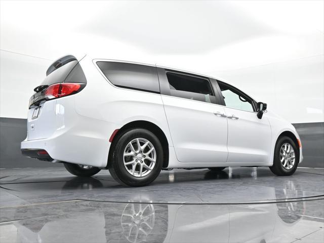 2026 Chrysler Voyager LX