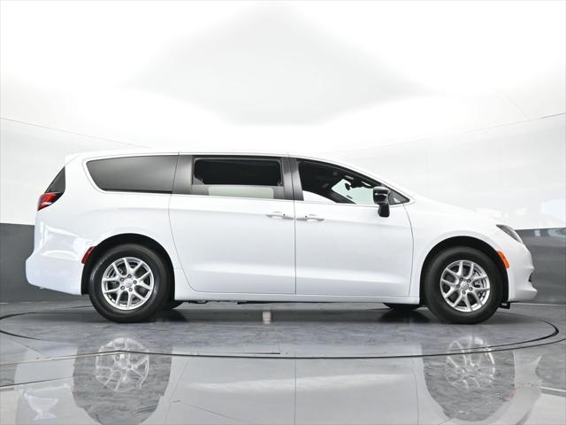 2026 Chrysler Voyager LX