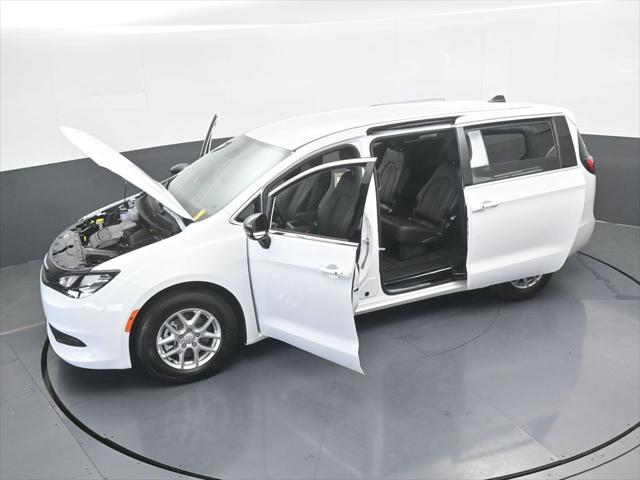 2026 Chrysler Voyager LX