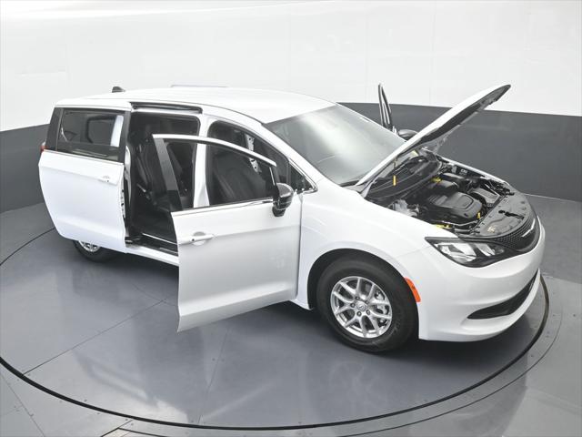 2026 Chrysler Voyager LX