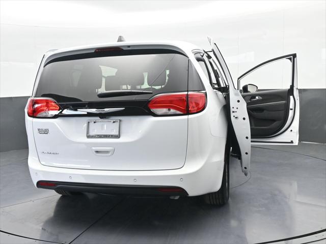 2026 Chrysler Voyager LX