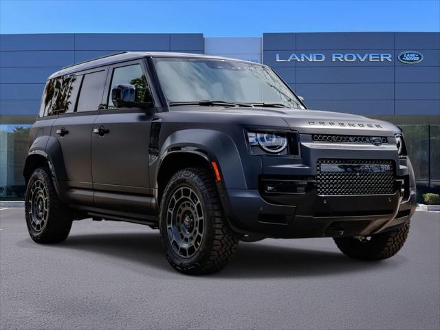 2026 Land Rover Defender P635 OCTA Black