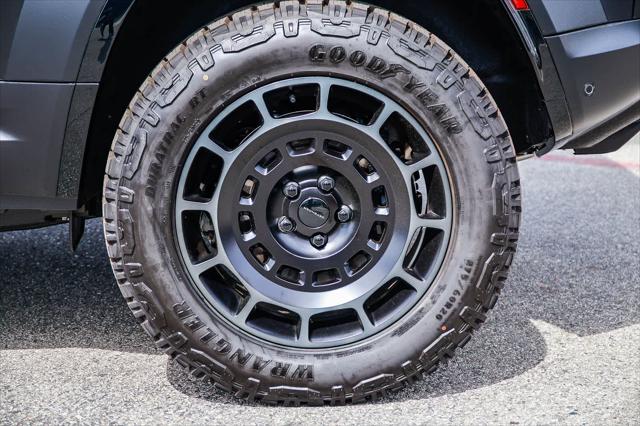2026 Land Rover Defender P635 OCTA Black