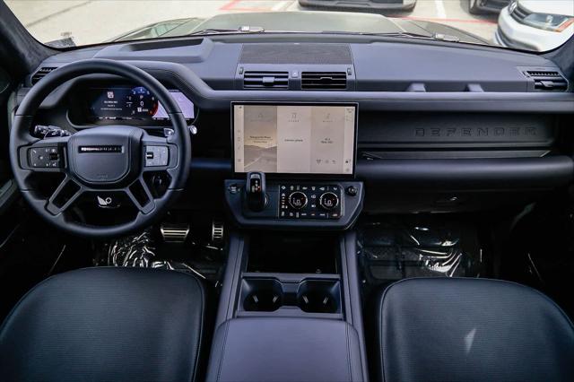 2026 Land Rover Defender P635 OCTA Black