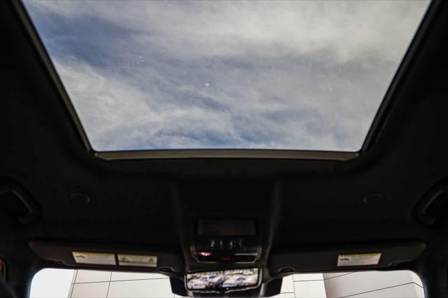 2026 Land Rover Defender P635 OCTA Black