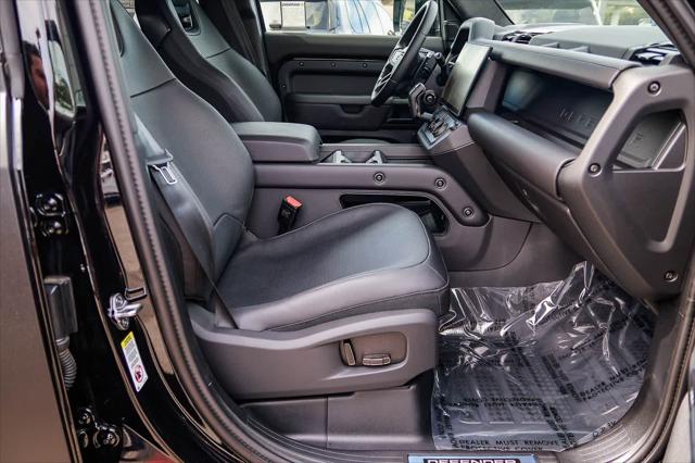 2026 Land Rover Defender P635 OCTA Black