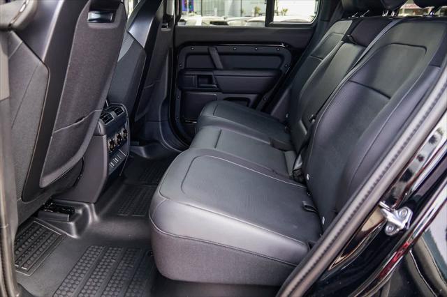 2026 Land Rover Defender P635 OCTA Black