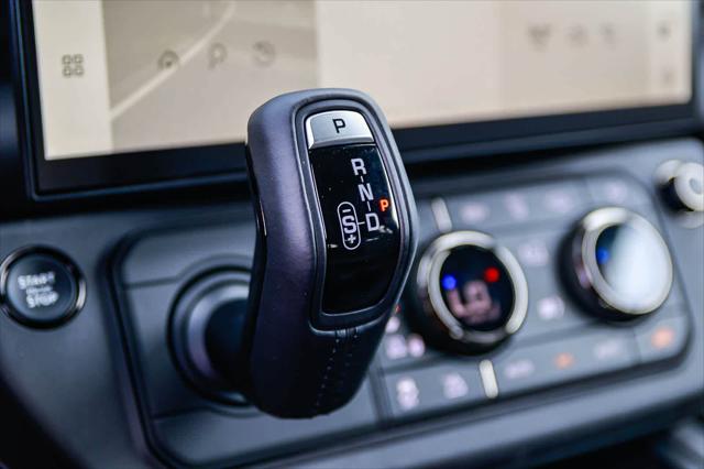 2026 Land Rover Defender P635 OCTA Black