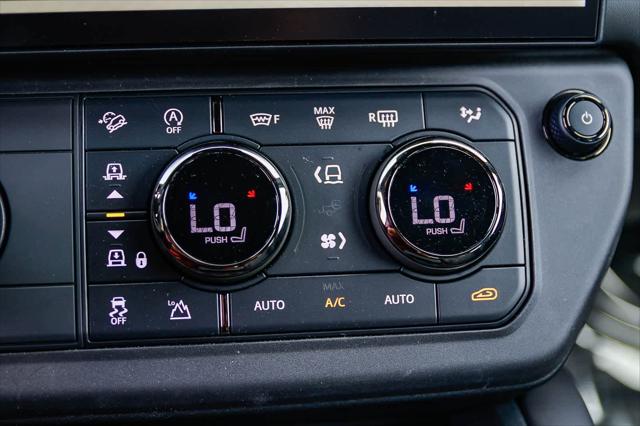2026 Land Rover Defender P635 OCTA Black