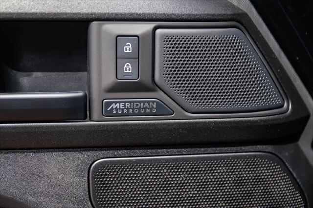 2026 Land Rover Defender P635 OCTA Black