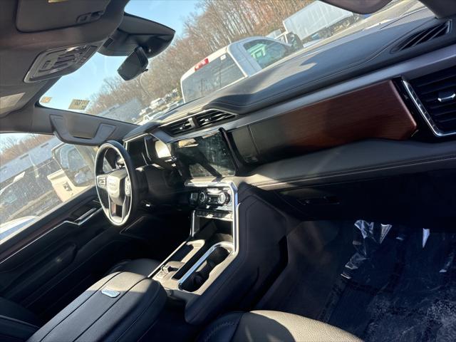 2024 GMC Sierra 2500HD 4WD Crew Cab Standard Bed Denali